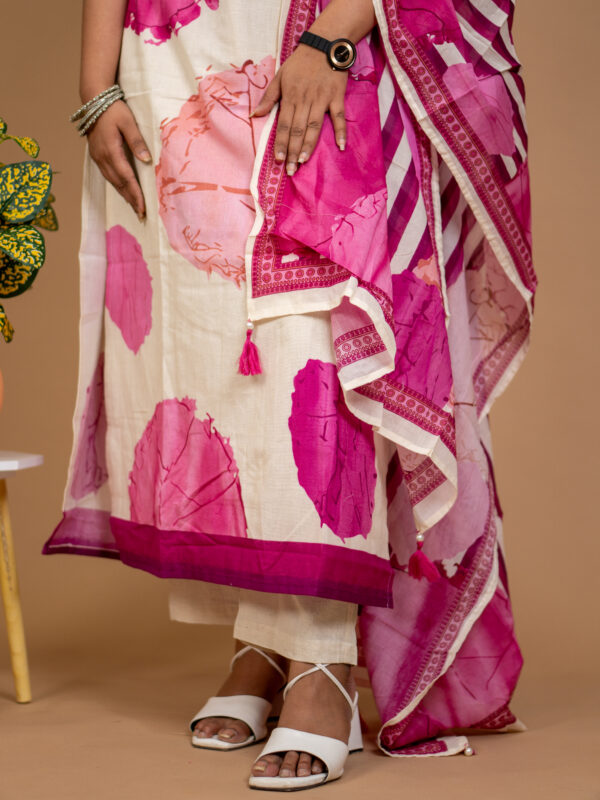 Elegant Pink Shell Tassel Spaghetti Suit Set - Image 3