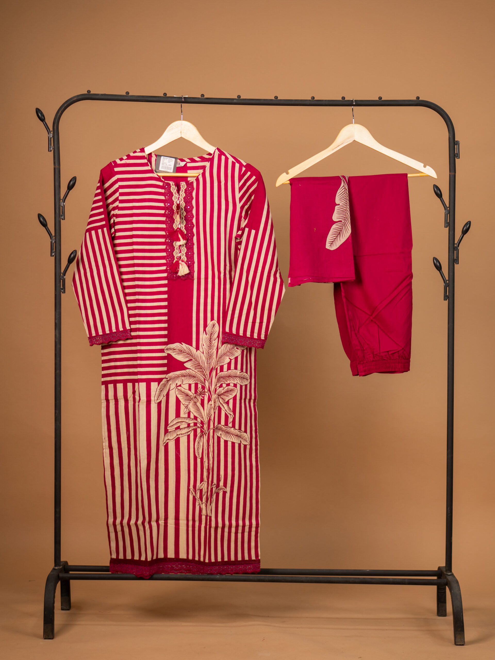 Magenta Striped & Leaf Print Kurta Set - Image 4