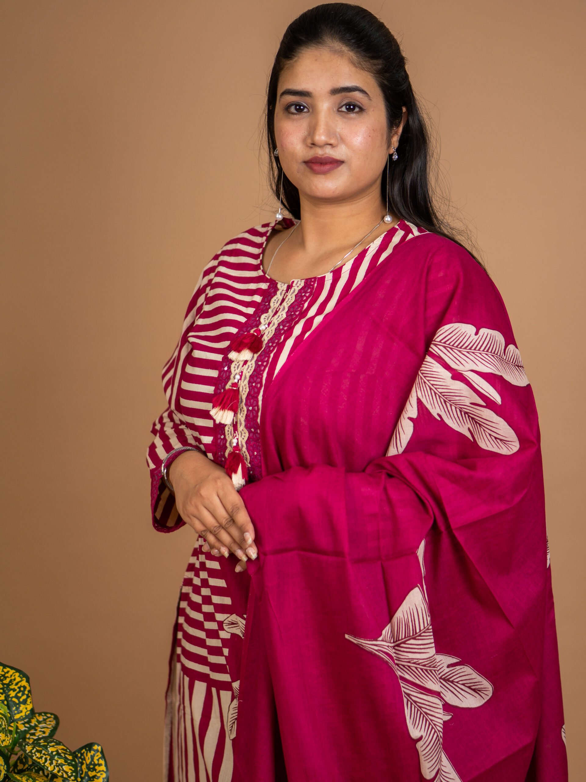 Magenta Striped & Leaf Print Kurta Set - Image 2