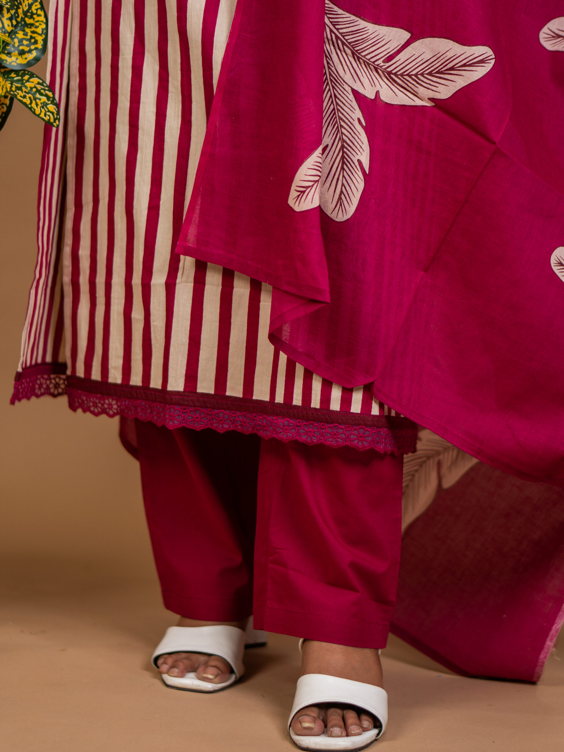 Magenta Striped & Leaf Print Kurta Set - Image 3